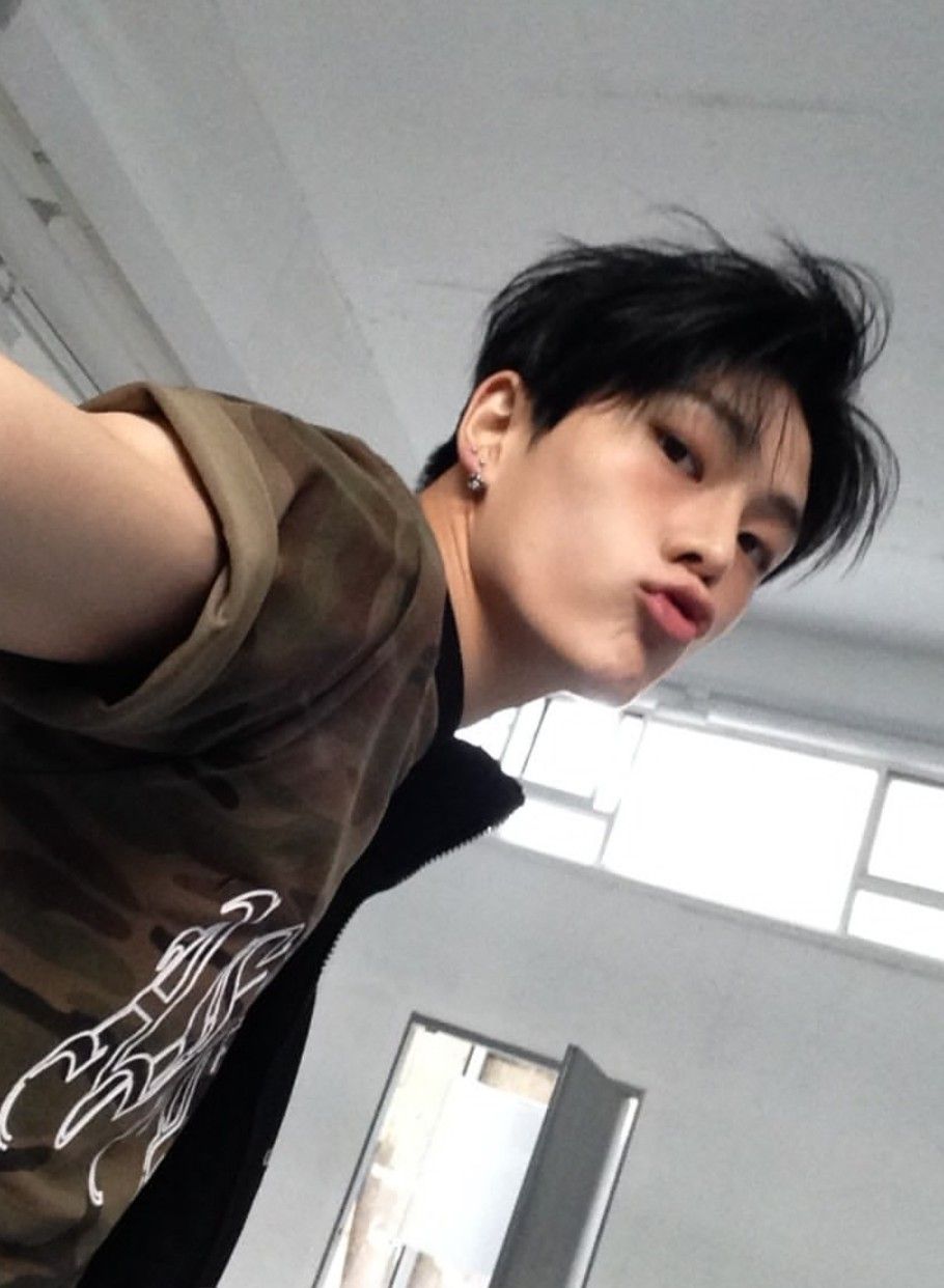 Momen yang diabadikan oleh penggemar Kim Junmin (WHIB)