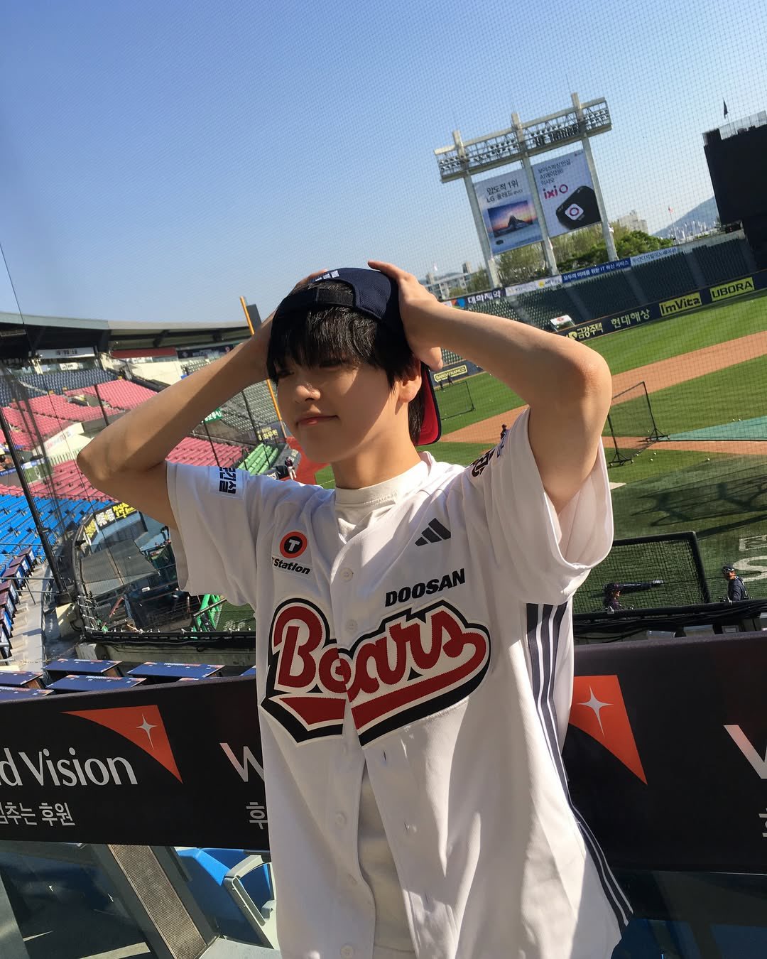 Latest photo of Hyeongjun (CRAVITY)