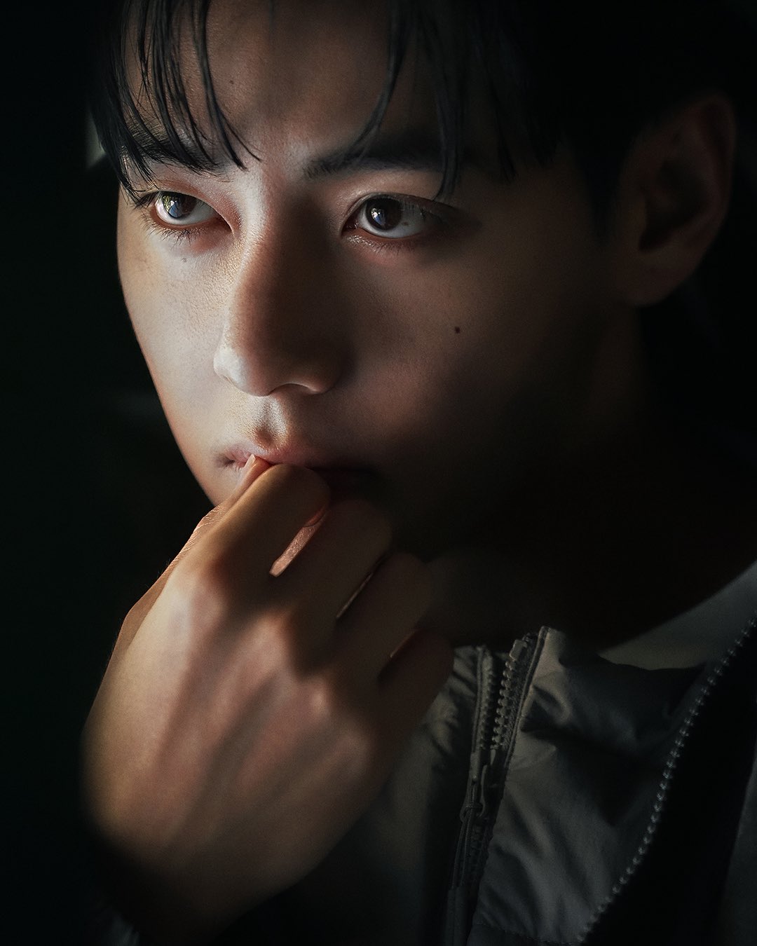 뷔 (방탄소년단)의 최신 사진