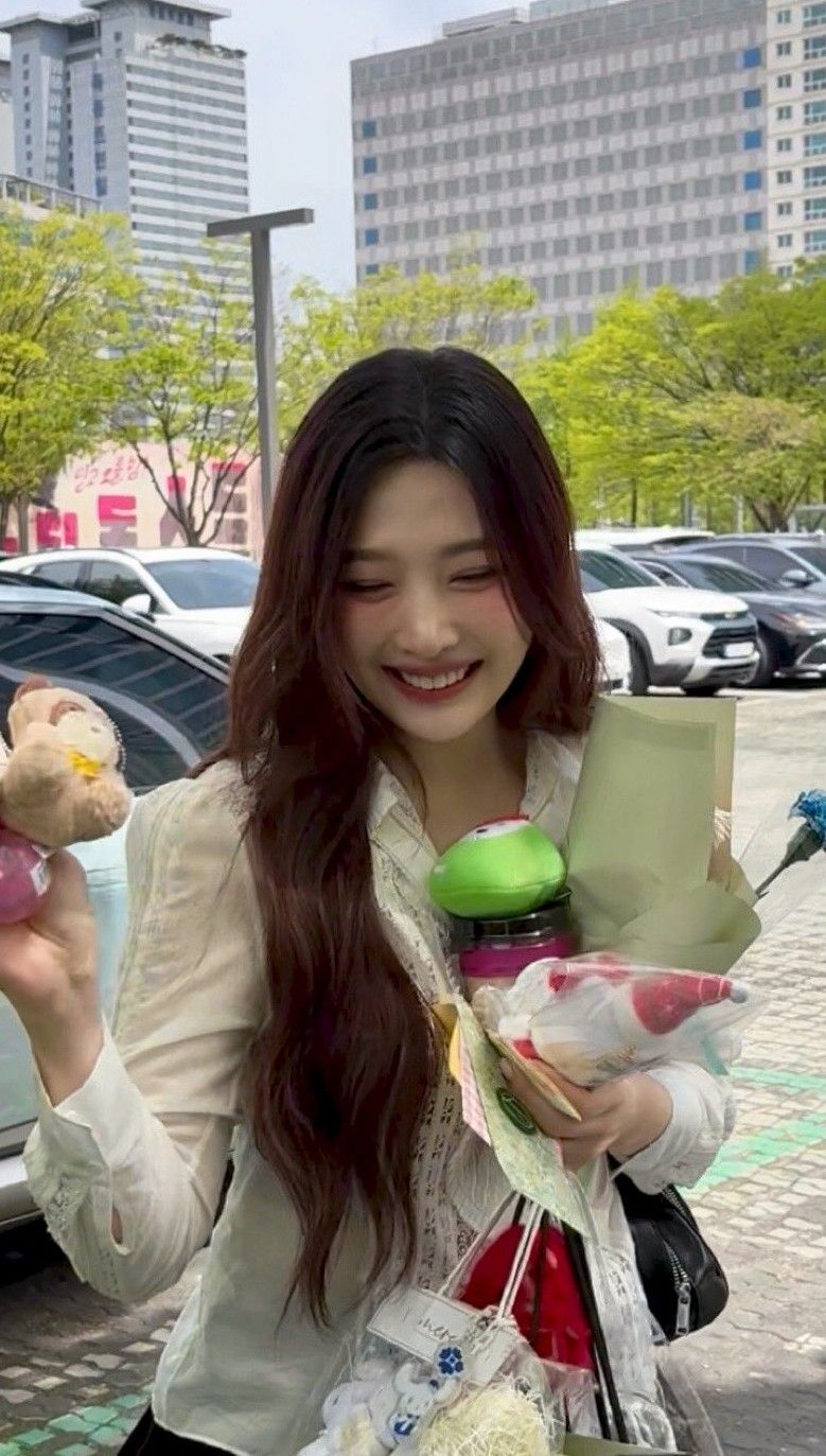 Latest photo of Joy (Red Velvet)
