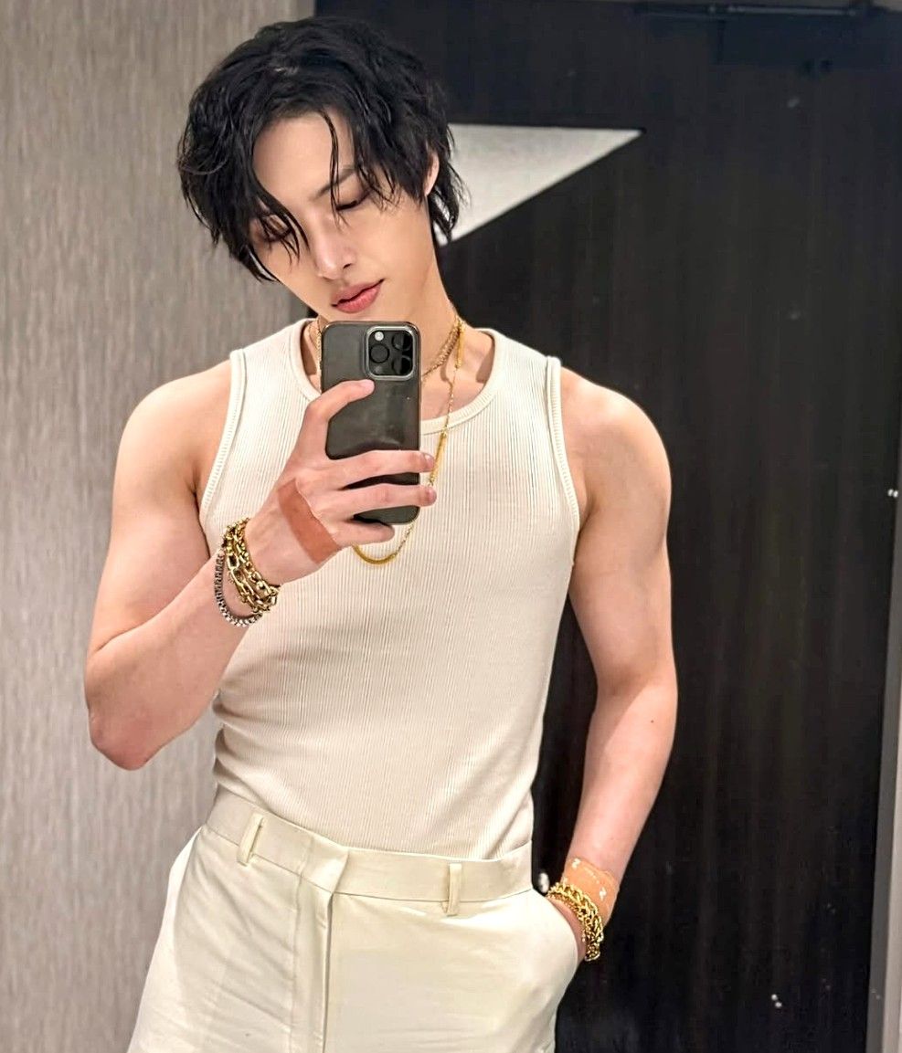Behind-the-scenes cut of Mingi (ATEEZ)