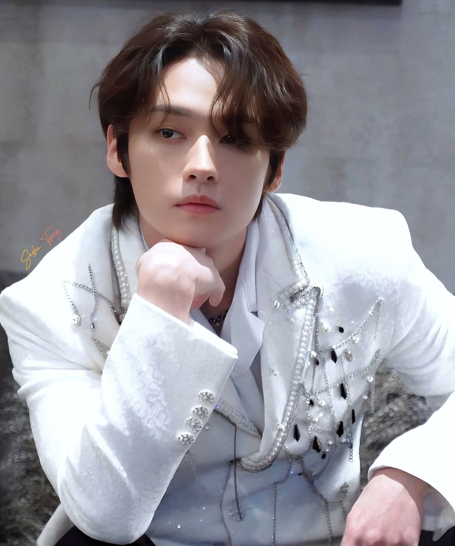 Latest photo of Lee Know (Stray Kids)