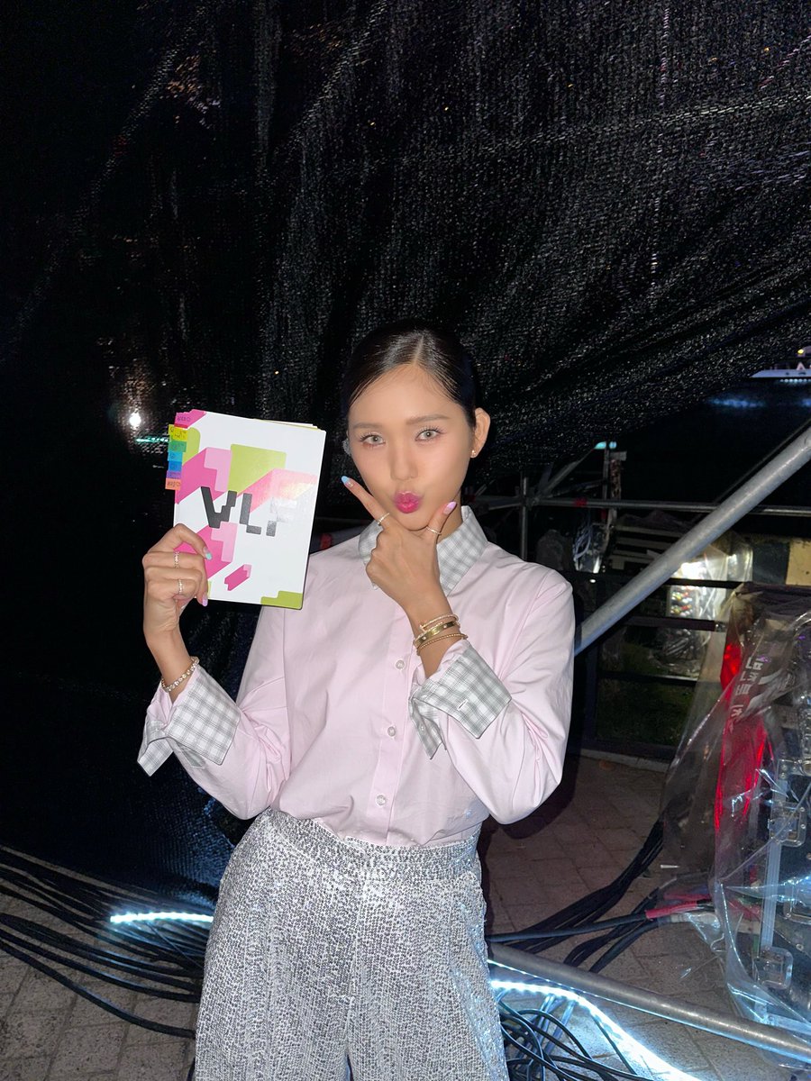 Behind-the-scenes cut of OH MY GIRL