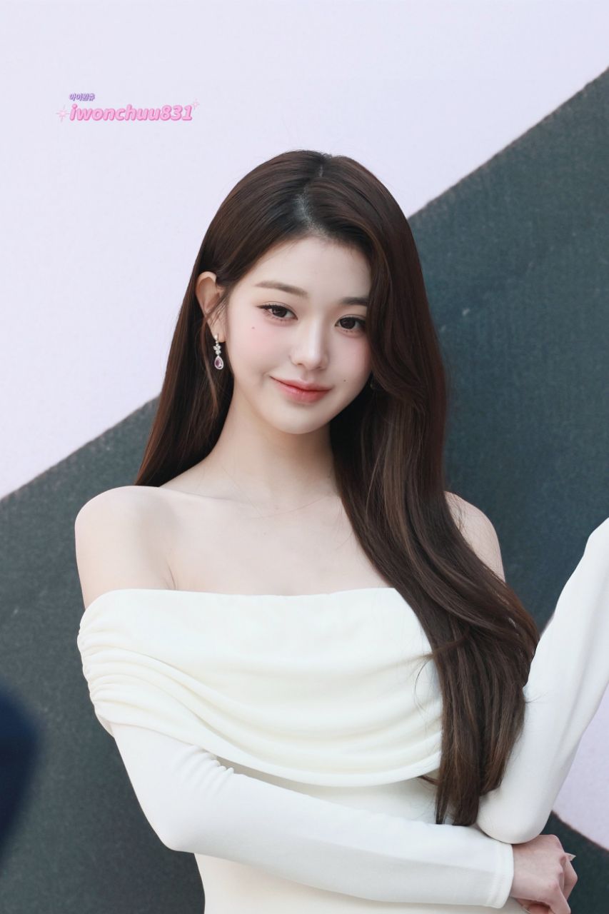 Behind-the-scenes cut of Jang Wonyoung (IVE)