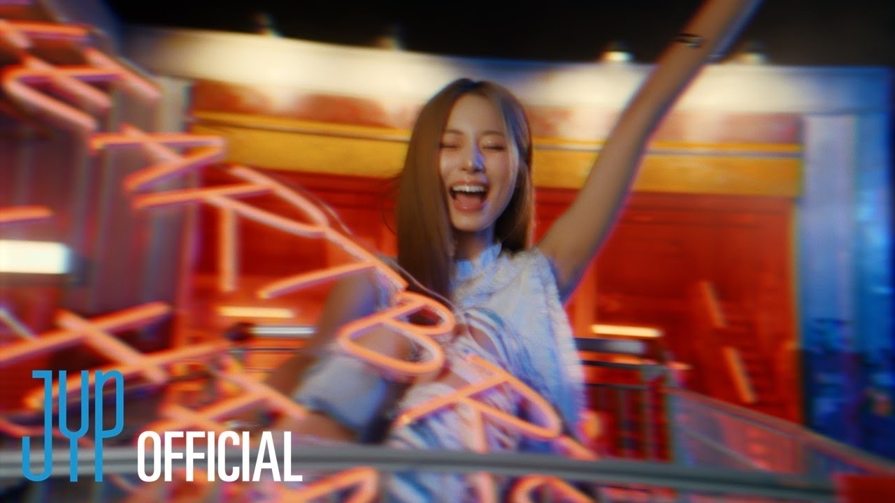 ツウィ (TWICE)の舞台裏ショット