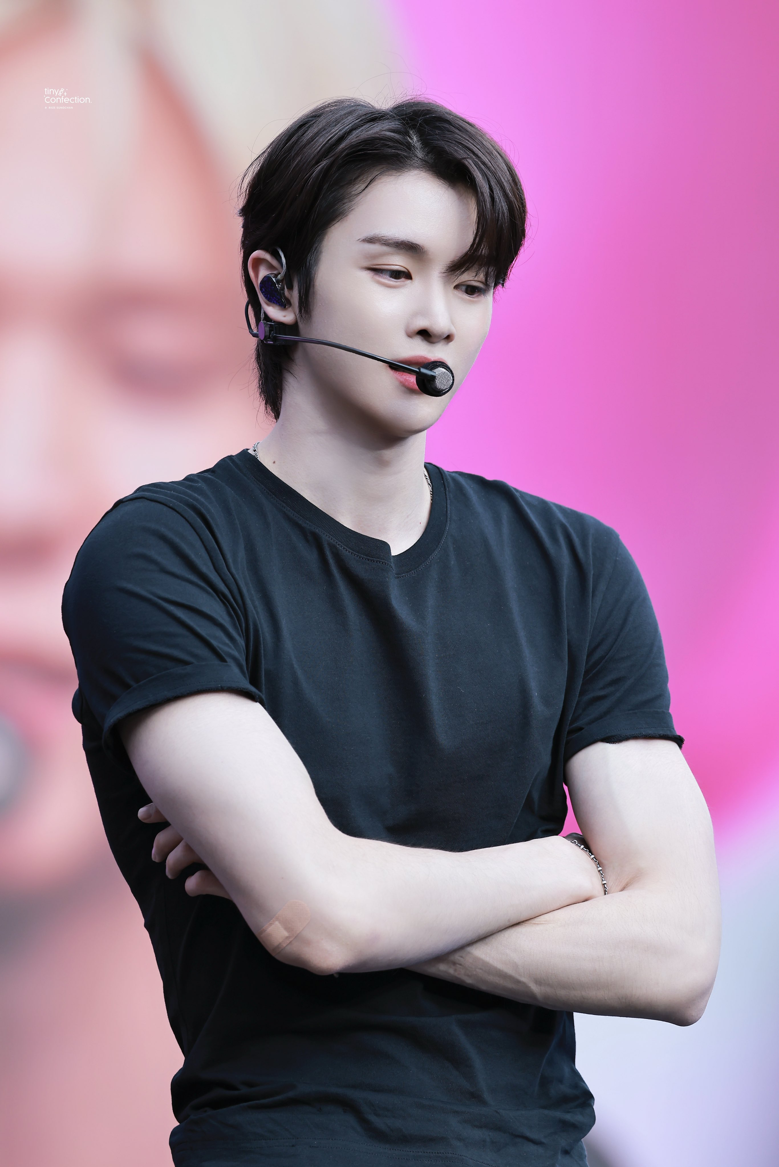 Recent activity shot of Sungchan (RIIZE)