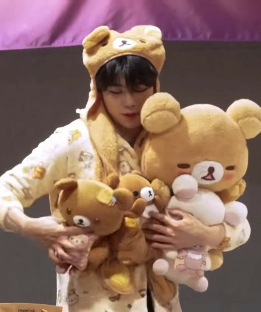 Latest photo of Park Gunwook (ZEROBASEONE)