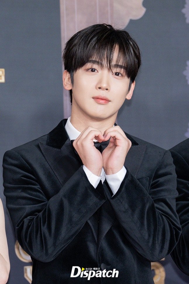 위아이의 최신 사진