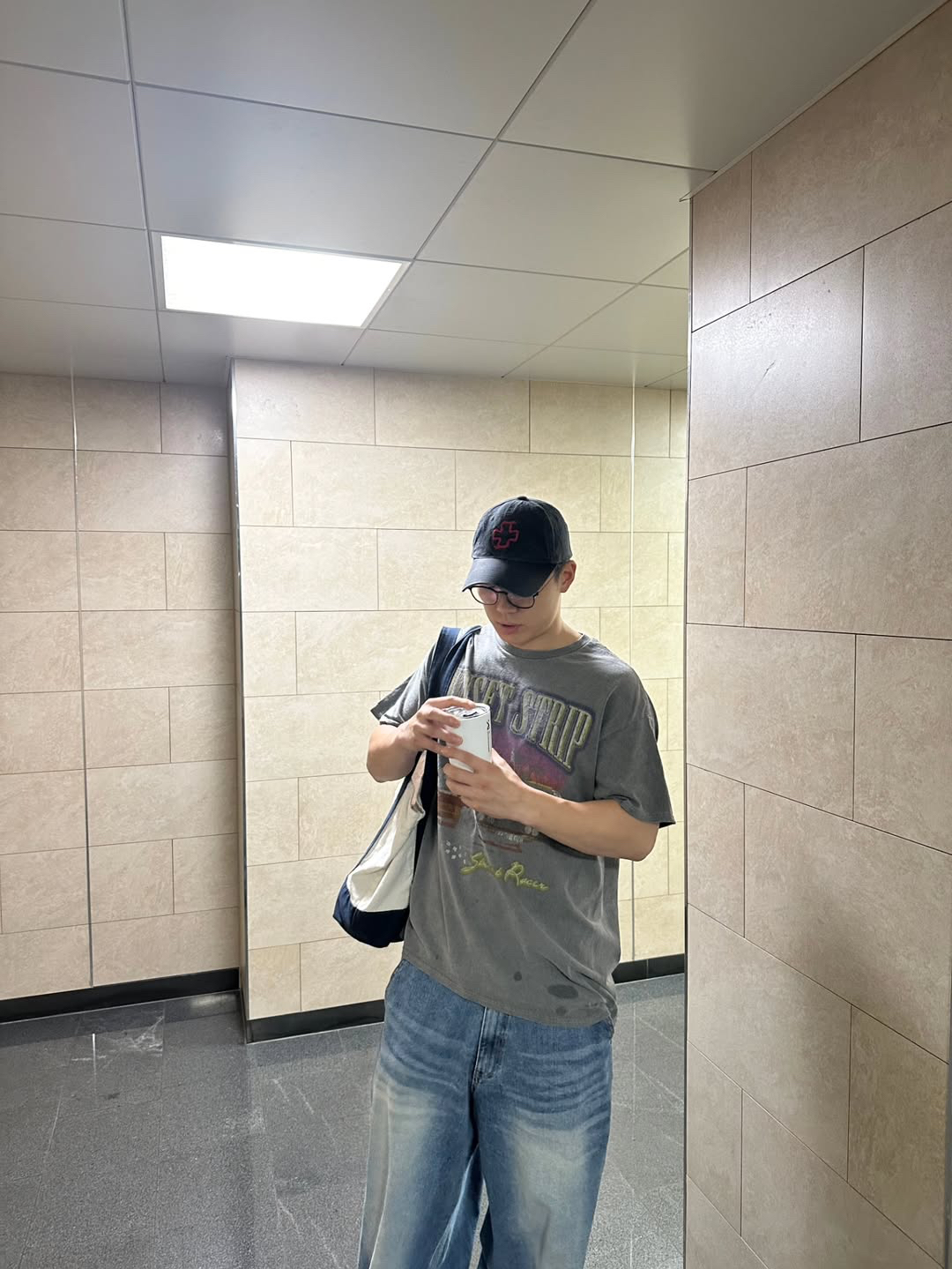 A moment captured by BOBBY (iKON)'s fan