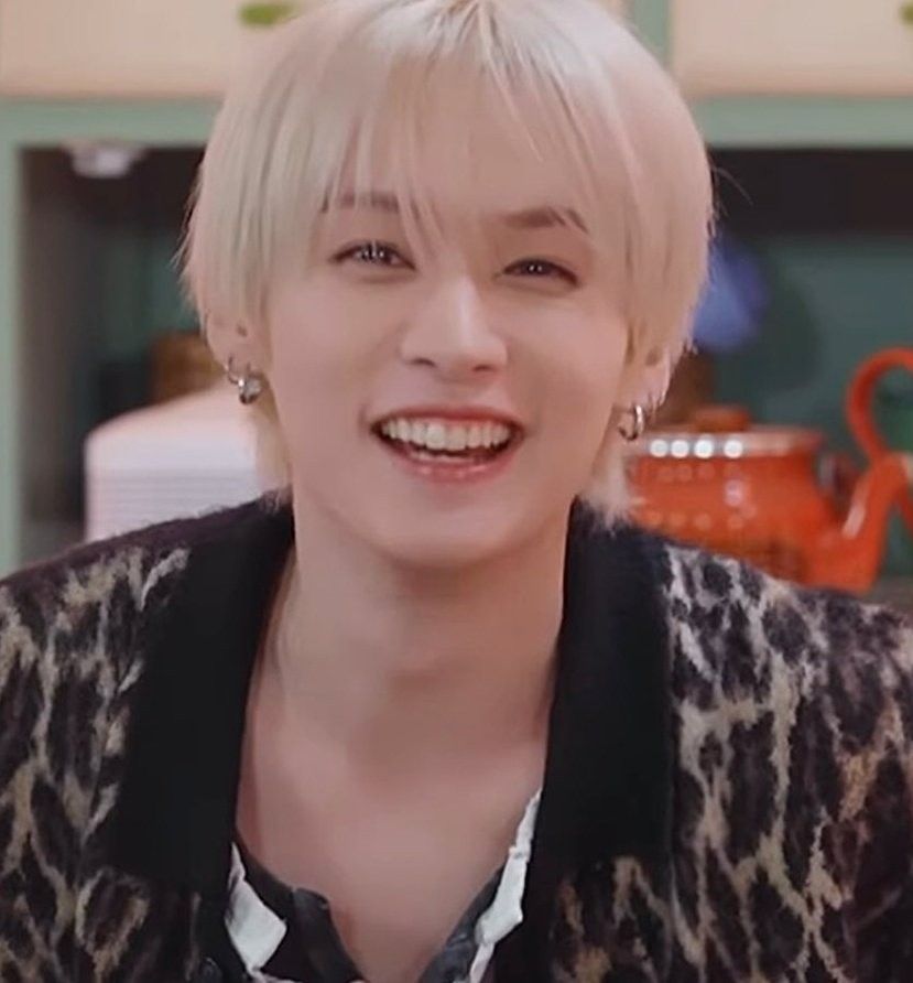 Latest photo of Lee Know (Stray Kids)