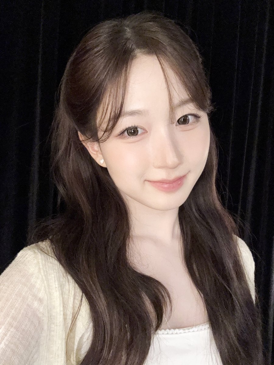 Behind-the-scenes cut of NMIXX