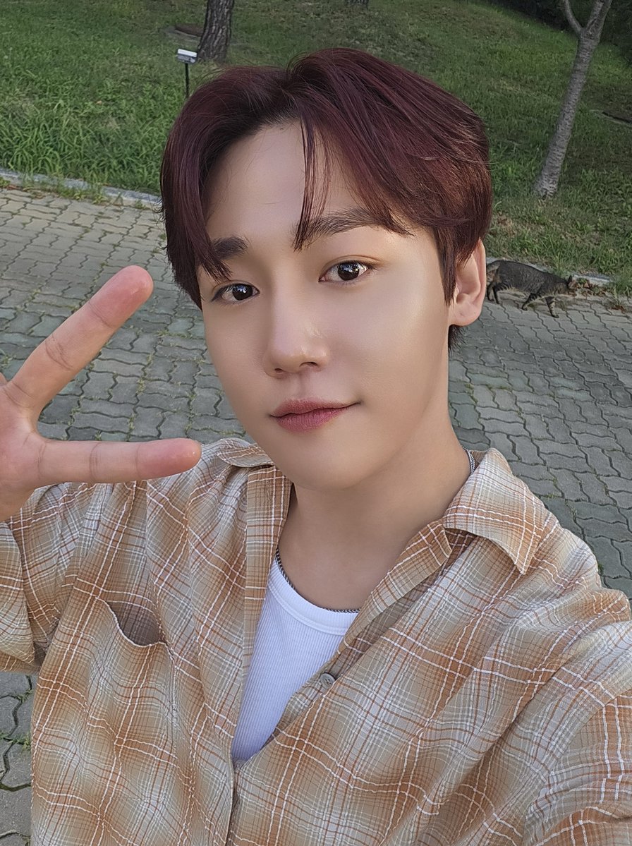Behind-the-scenes cut of GoldenChild