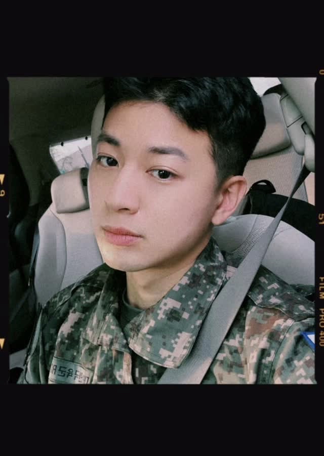 A moment captured by iKON's fan