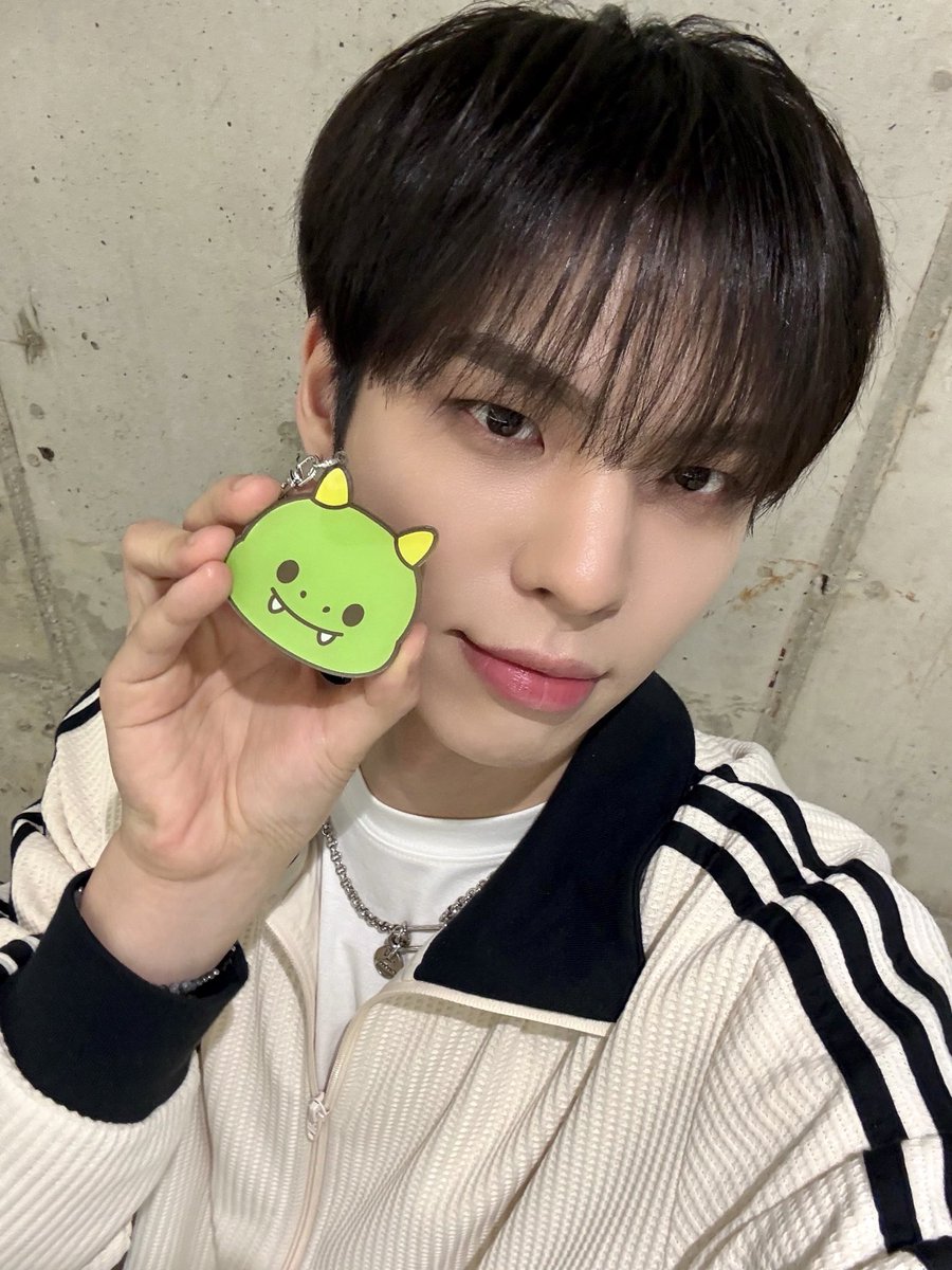 Behind-the-scenes cut of CIX
