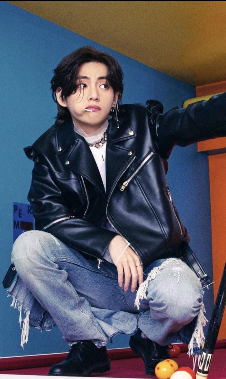 Behind-the-scenes cut of V (BTS)