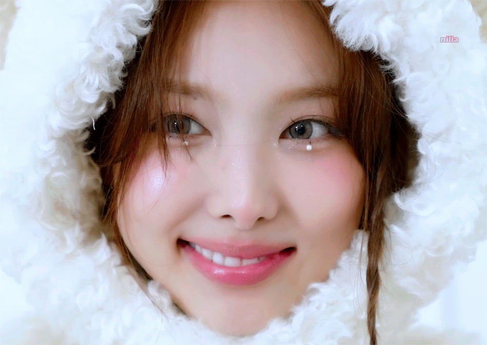 Latest photo of Nayeon (TWICE)