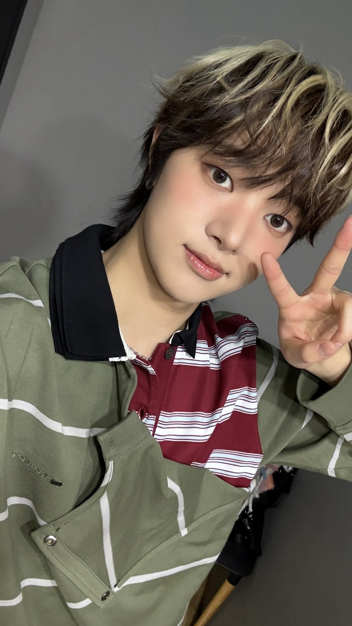 Today's most popular wallpaper in the EJ (&TEAM) community