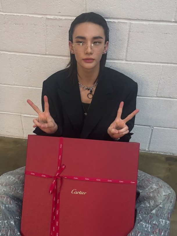 Foto terbaru Hyunjin (Stray Kids)