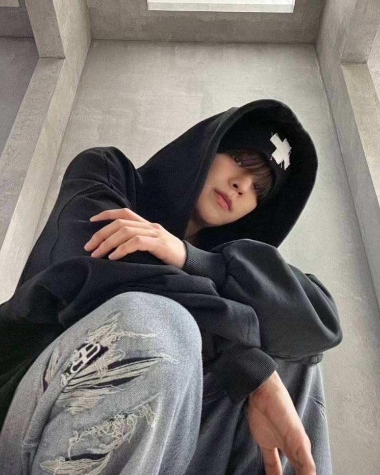 Latest photo of Seungmin (Stray Kids)