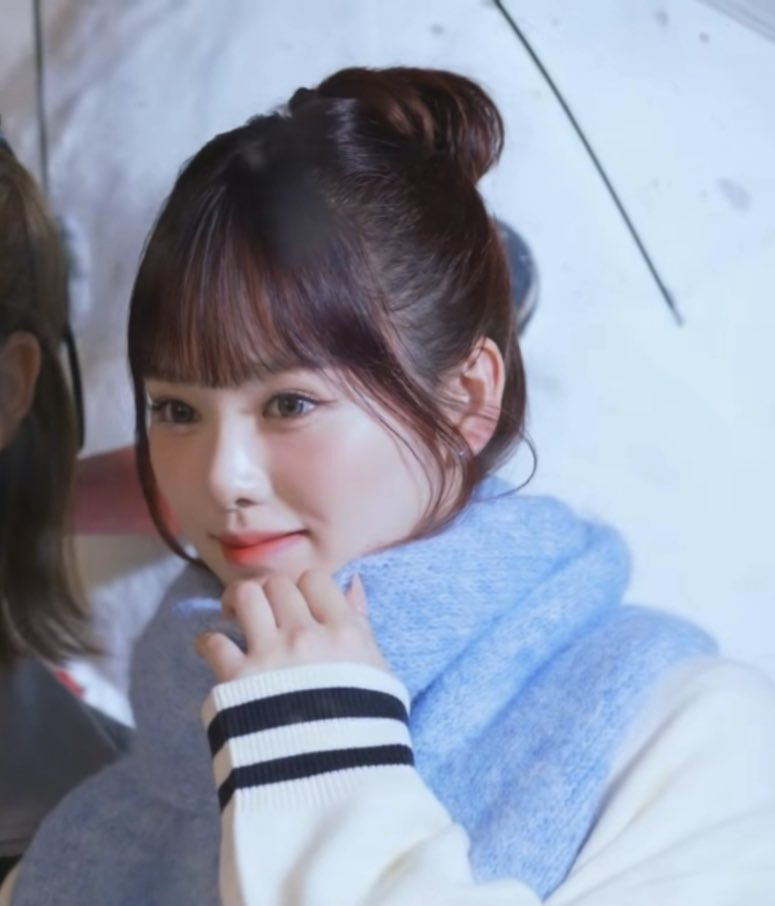 Behind-the-scenes cut of Rio (NiziU)