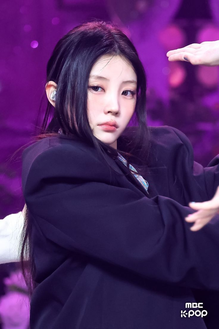 Behind-the-scenes cut of Wonhee (ILLIT)