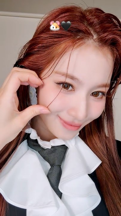 사나 (TWICE)의 최신 사진