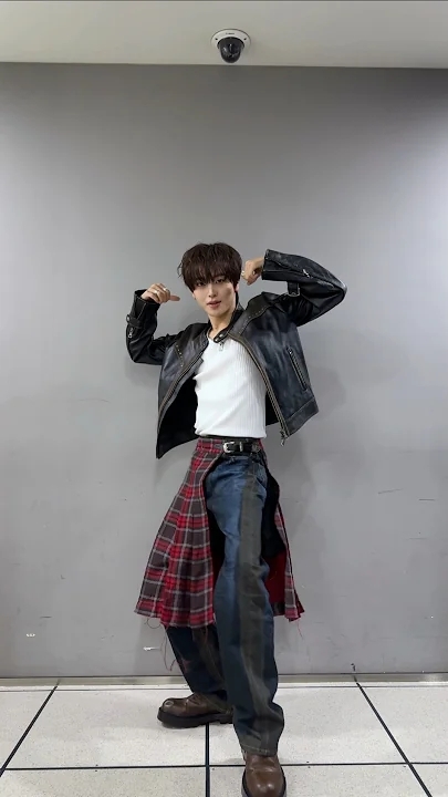 Recent activity shot of Hyeongjun (CRAVITY)