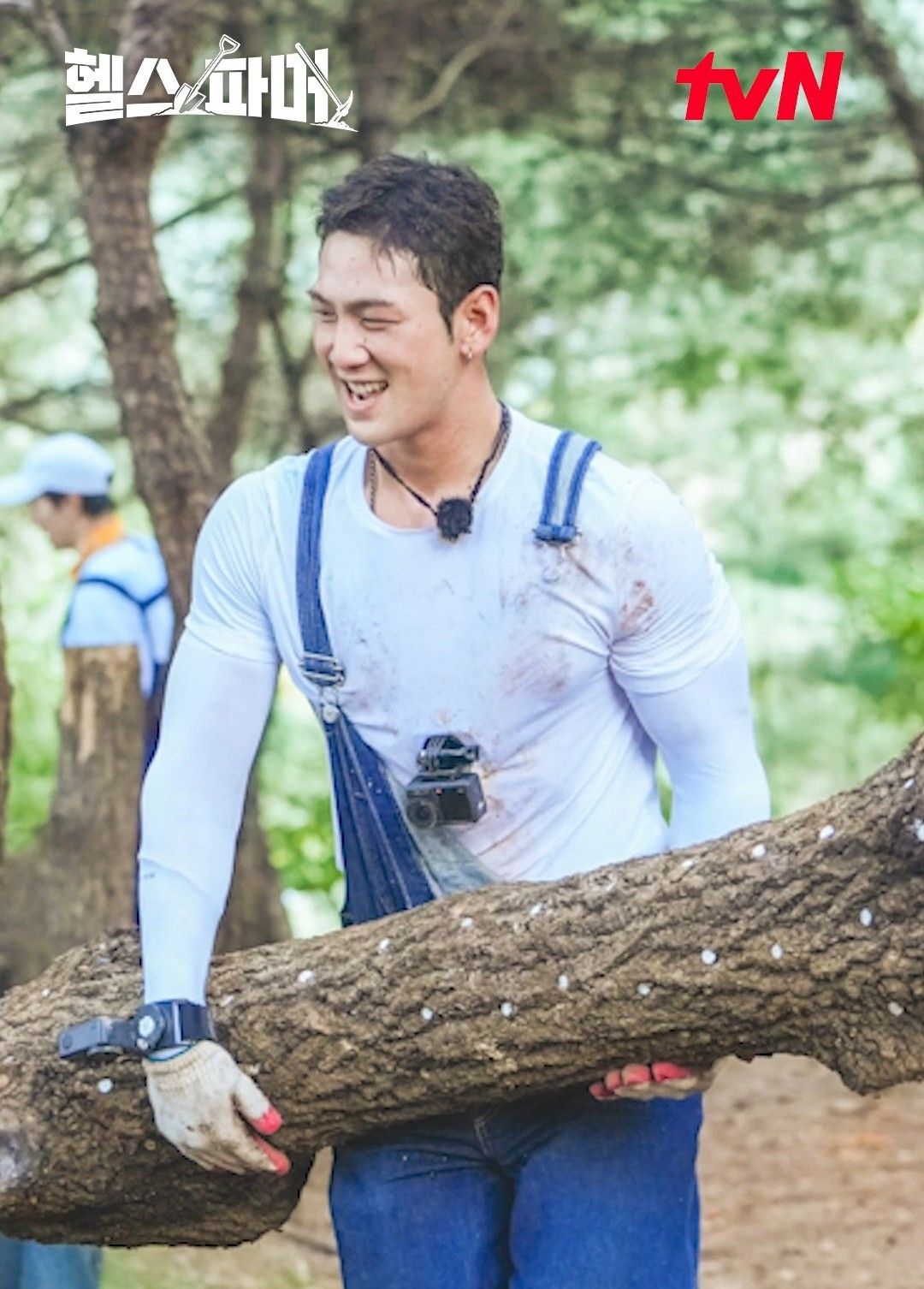 Behind-the-scenes cut of Baekho