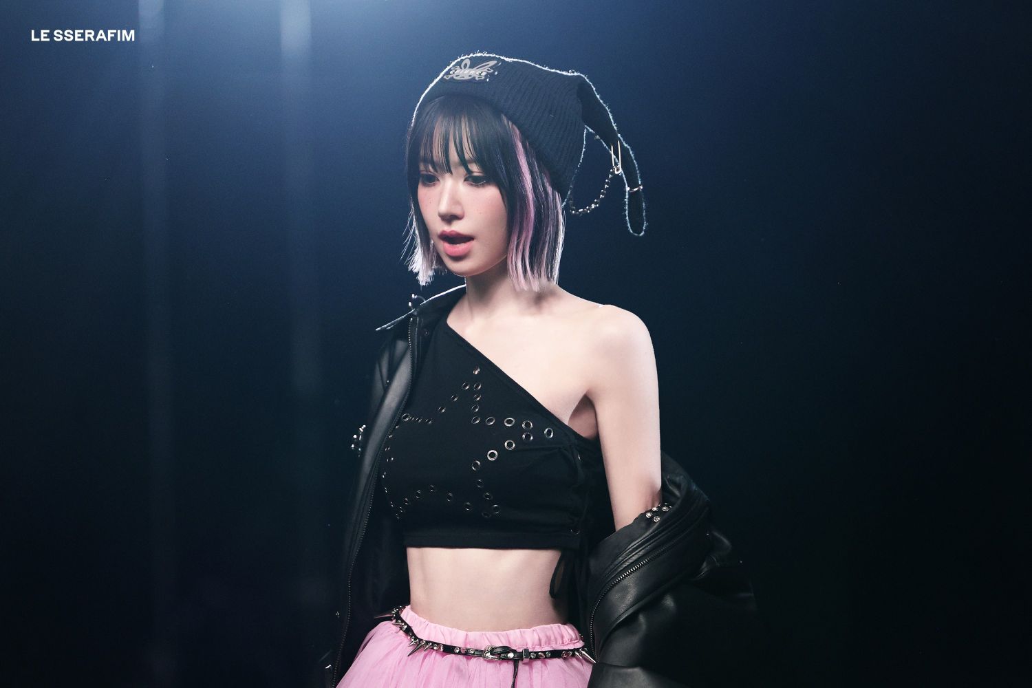 Behind-the-scenes cut of Sakura (LE SSERAFIM)