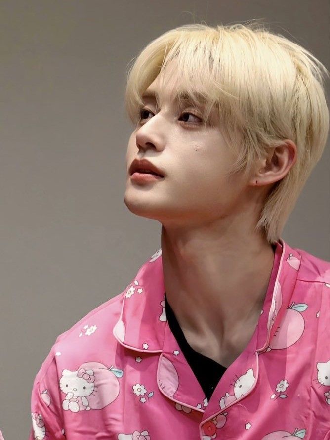 Recent activity shot of Kim Jiwoong (ZEROBASEONE)