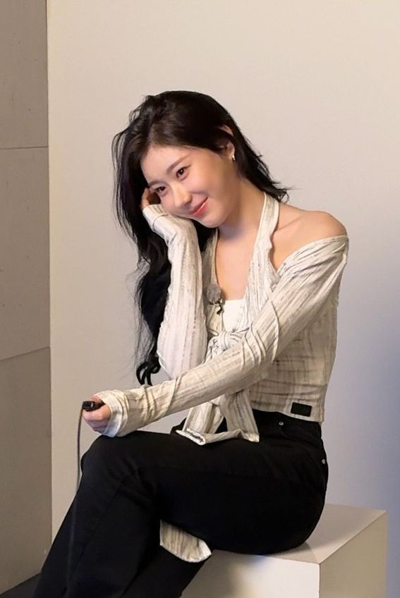 Behind-the-scenes cut of Chaeryeong (ITZY)