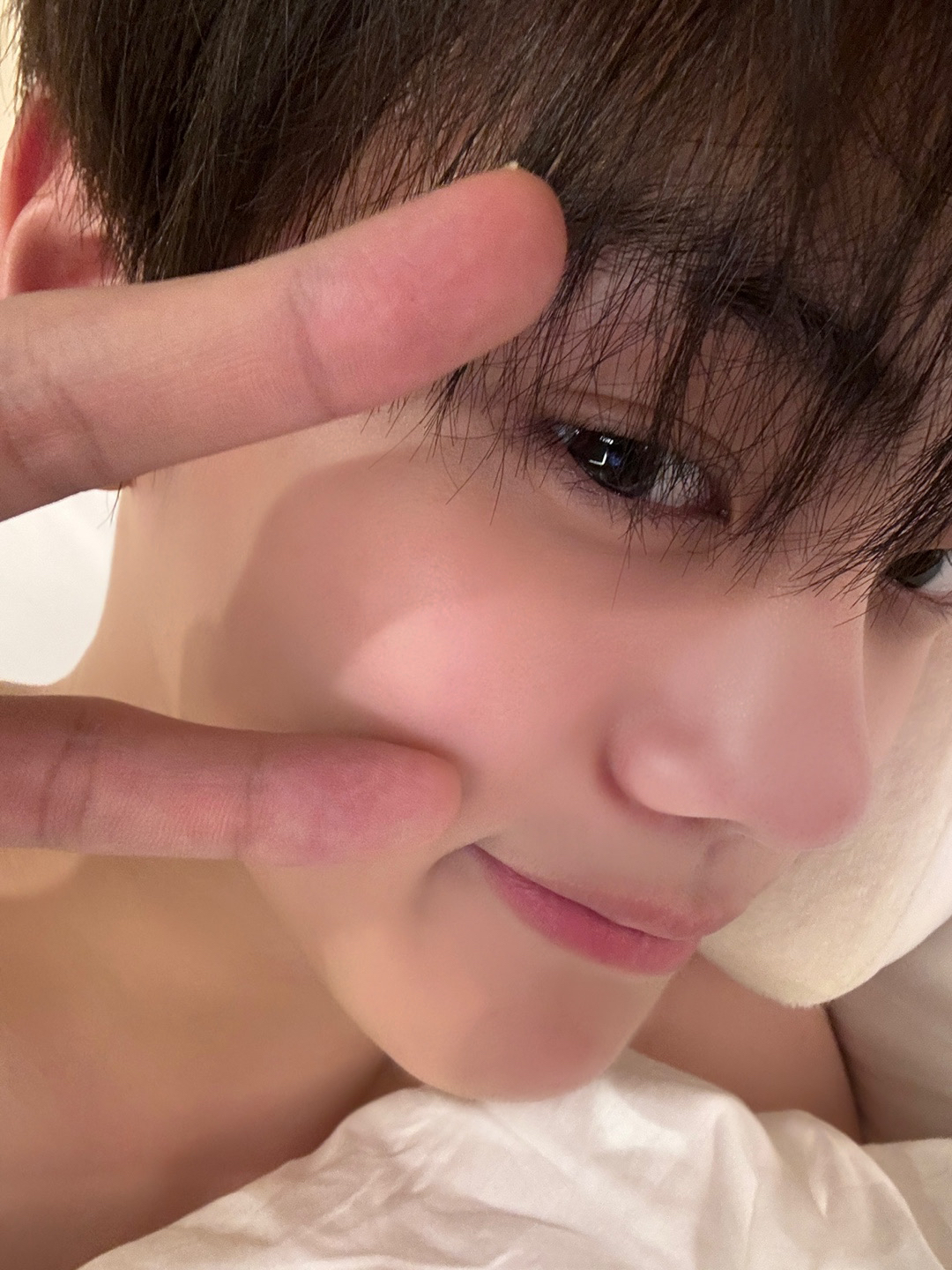 Latest photo of Kim Gyuvin (ZEROBASEONE)