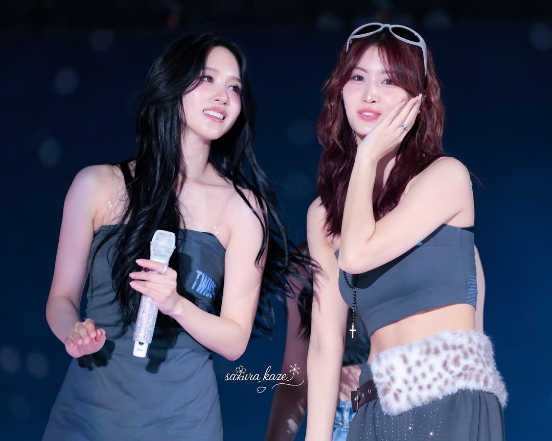 Foto aktivitas terbaru Momo (TWICE)