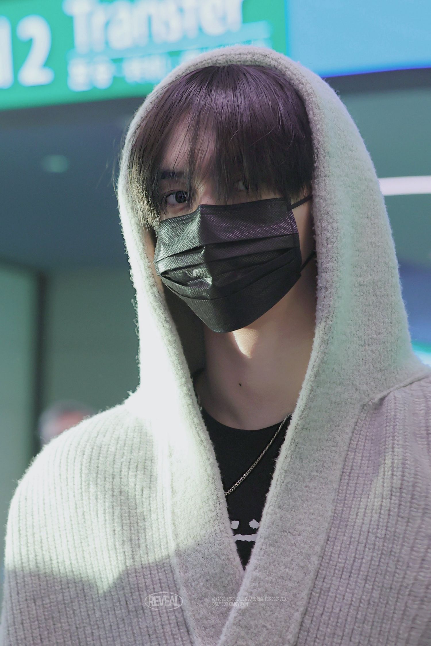 Recent activity shot of Kim Gyuvin (ZEROBASEONE)