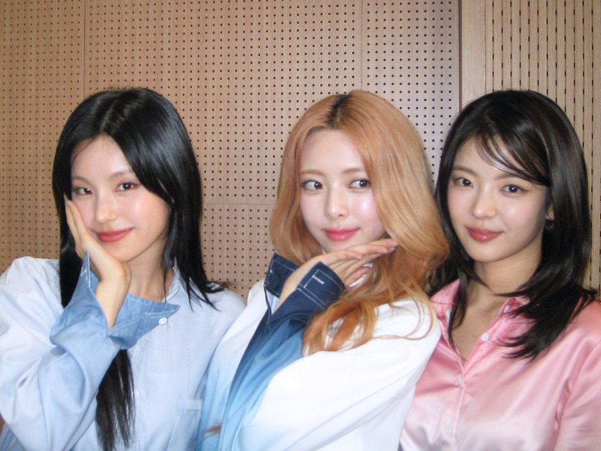 Behind-the-scenes cut of ITZY