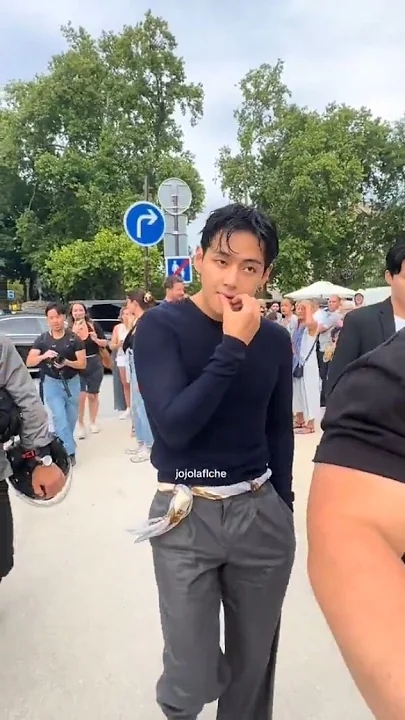 Fandom-recommended wallpaper image of V (BTS)