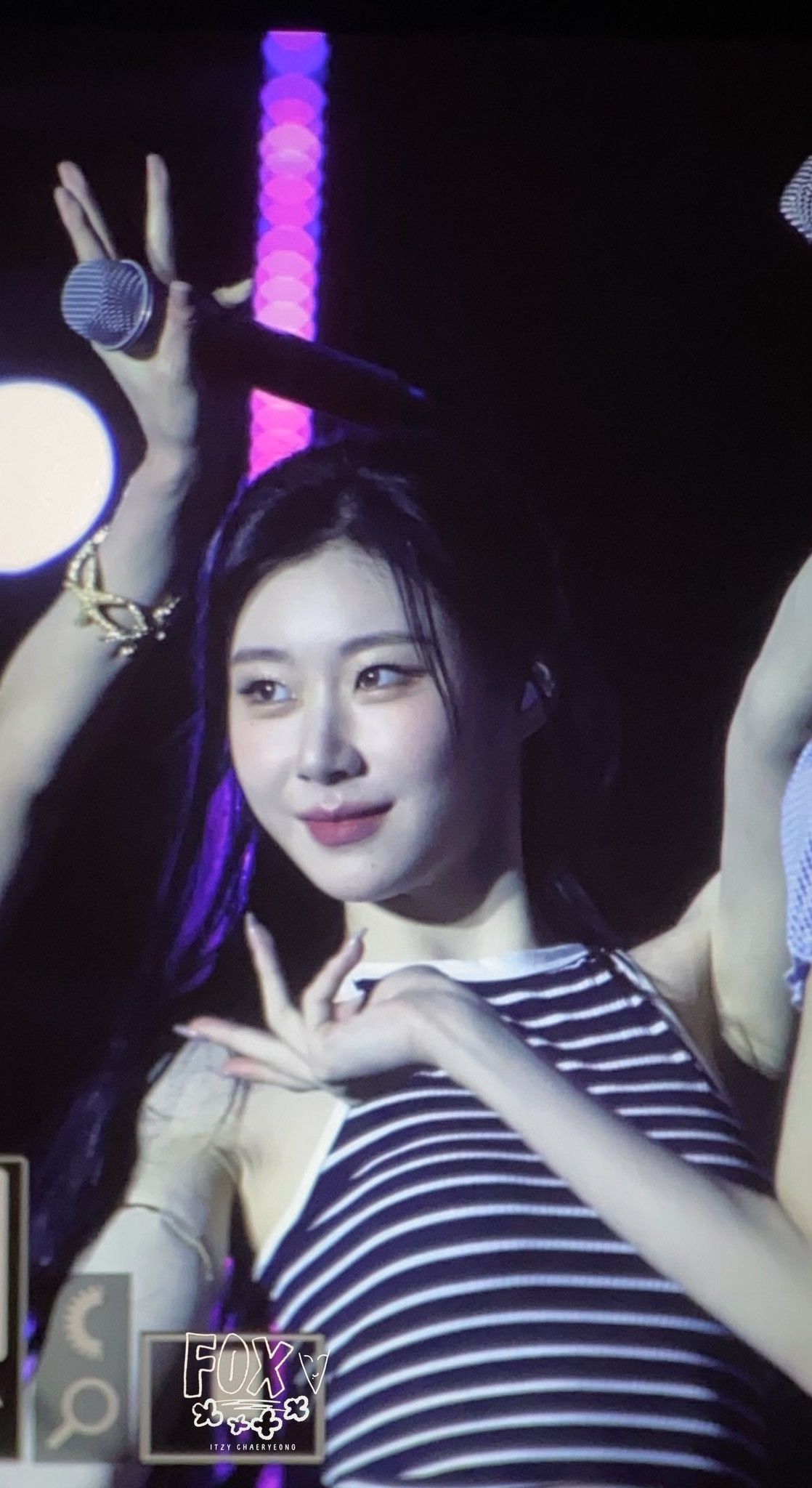 Today's most popular wallpaper in the Chaeryeong (ITZY) community