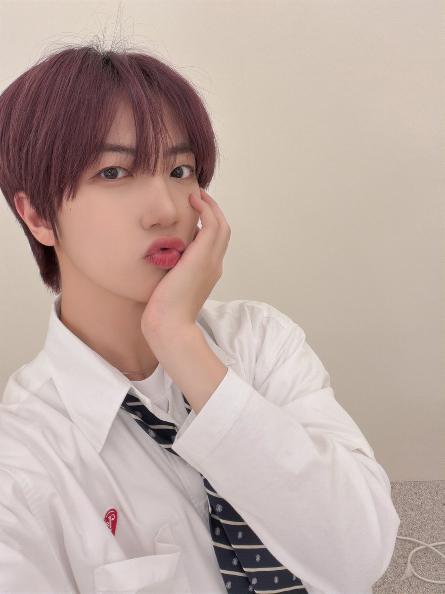 A moment captured by CRAVITY's fan