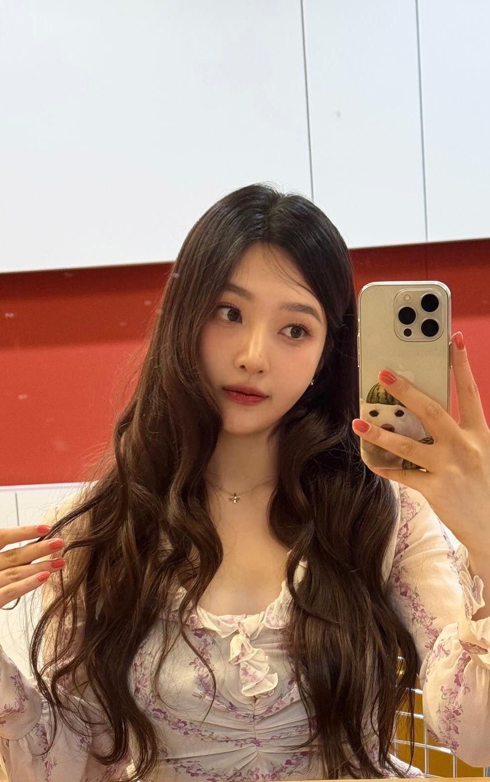 Latest photo of Joy (Red Velvet)