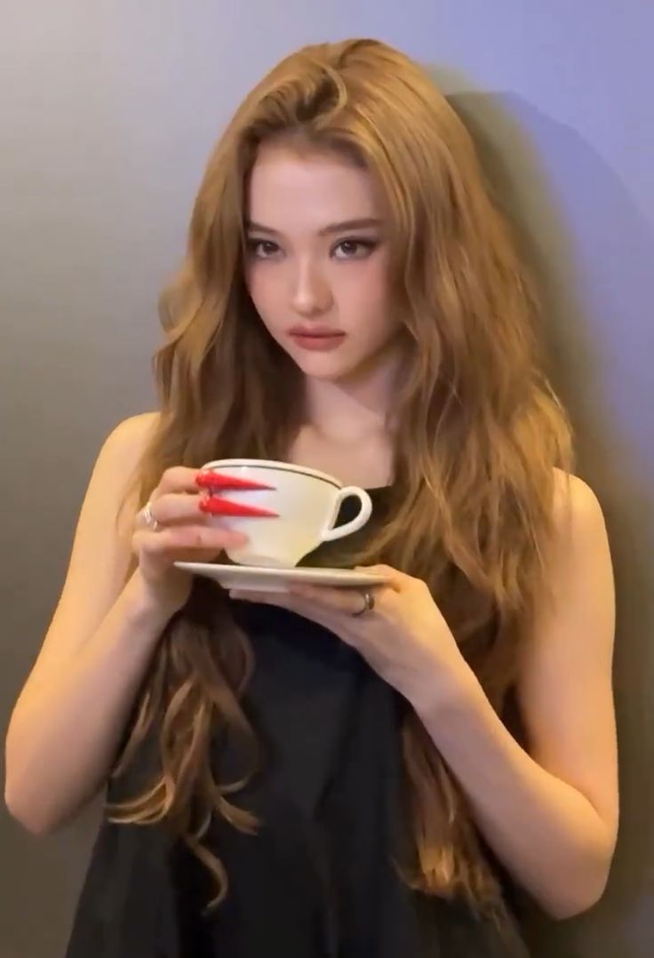Ella (MEOVV)的幕後花絮
