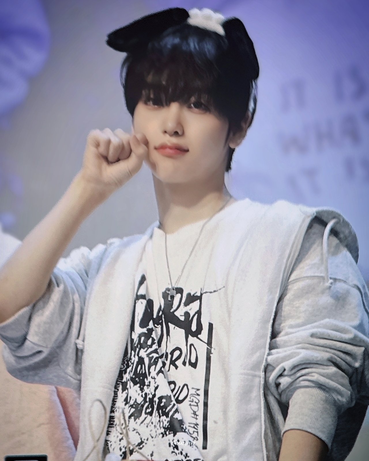 Latest photo of Hyeongjun (CRAVITY)