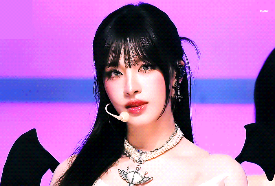 Foto aktivitas terbaru LIZ (IVE)