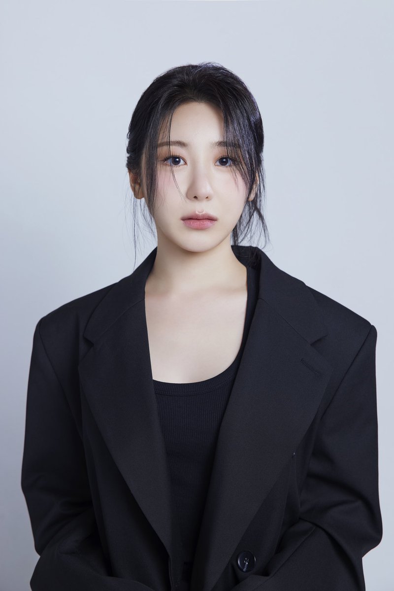 Behind-the-scenes cut of Lee Chaeyeon