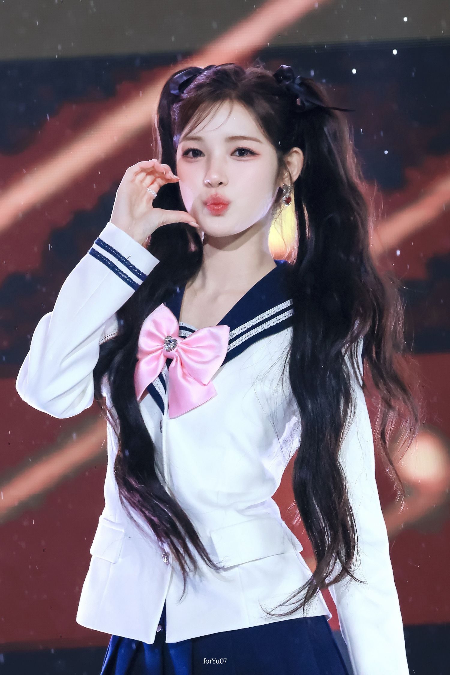 A moment captured by Yuha (Hearts2Hearts)'s fan