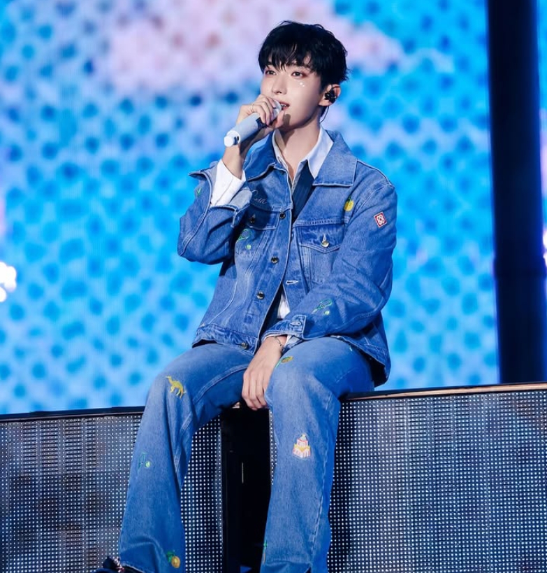 A moment captured by DK (SEVENTEEN)'s fan