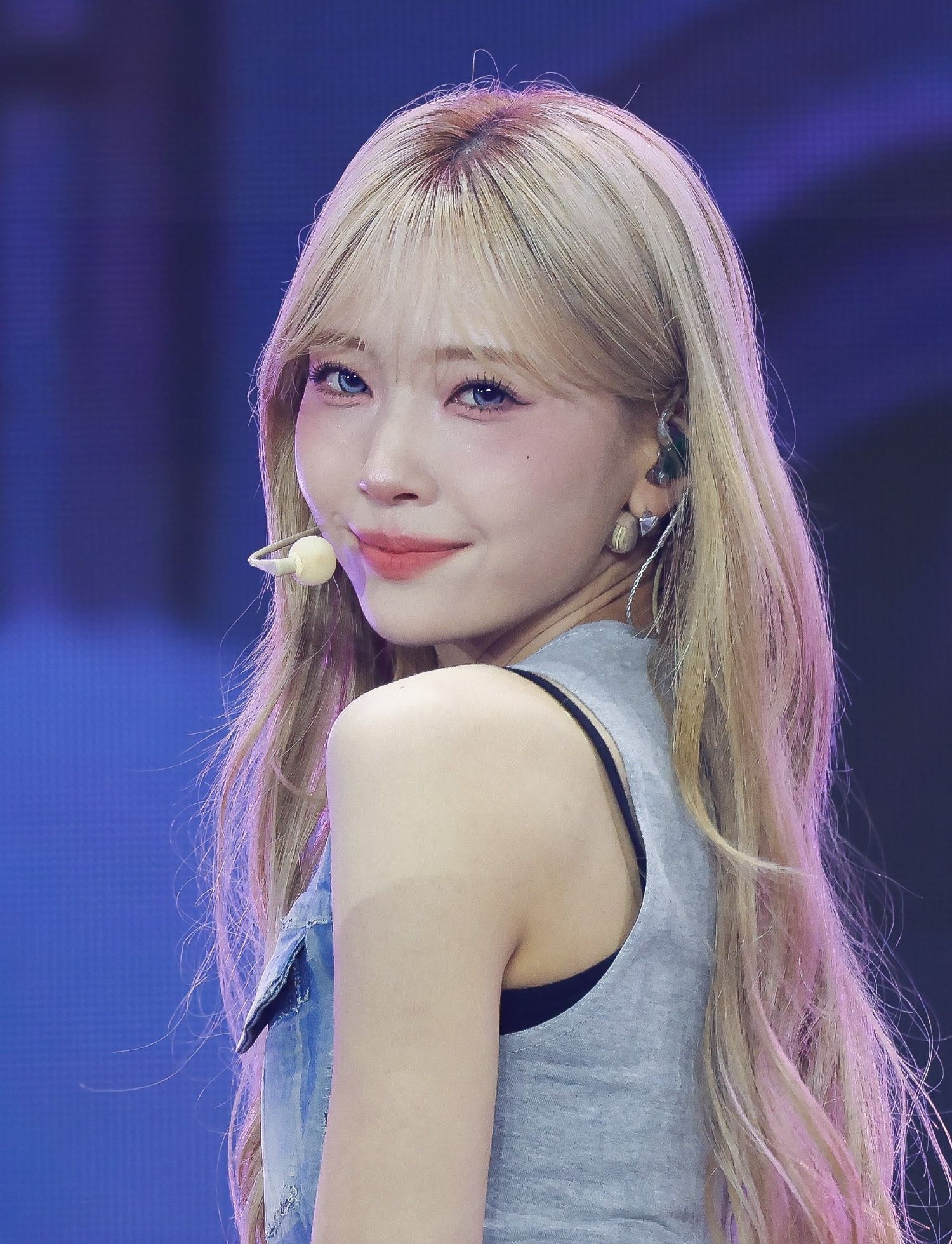 Behind-the-scenes cut of Mayuka (NiziU)