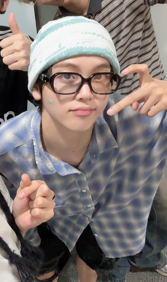 Latest photo of Hyeongjun (CRAVITY)