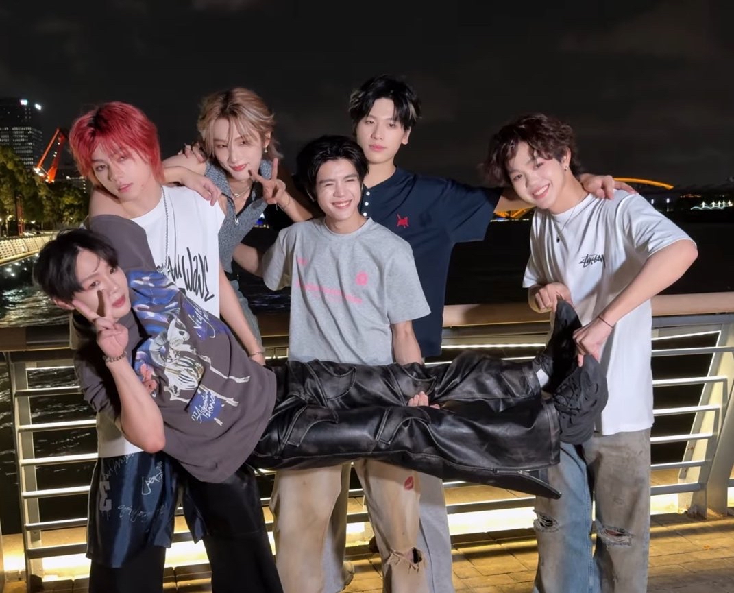 Behind-the-scenes cut of NexT1DE