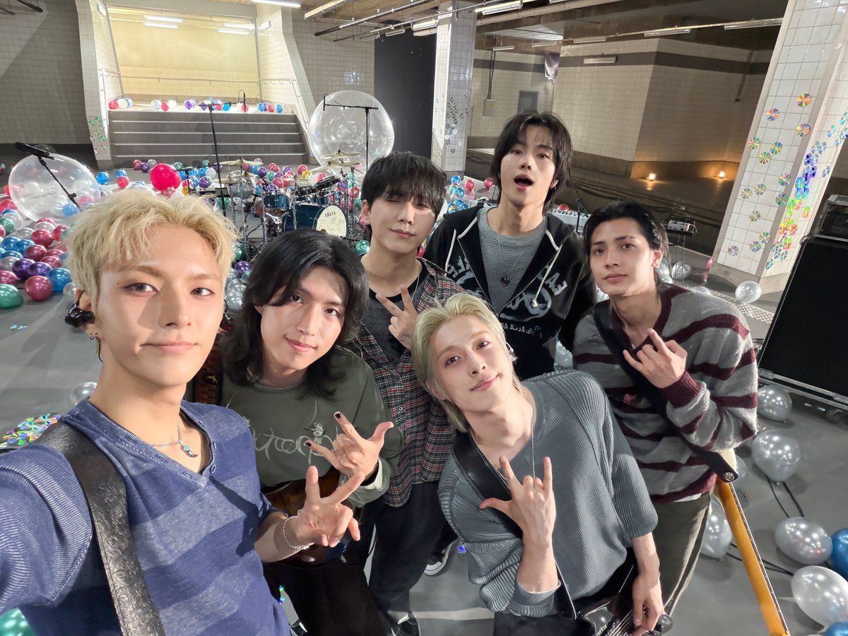 Recent activity shot of Xdinary Heroes