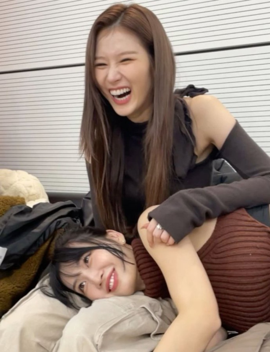 Recent activity shot of Momo (TWICE)